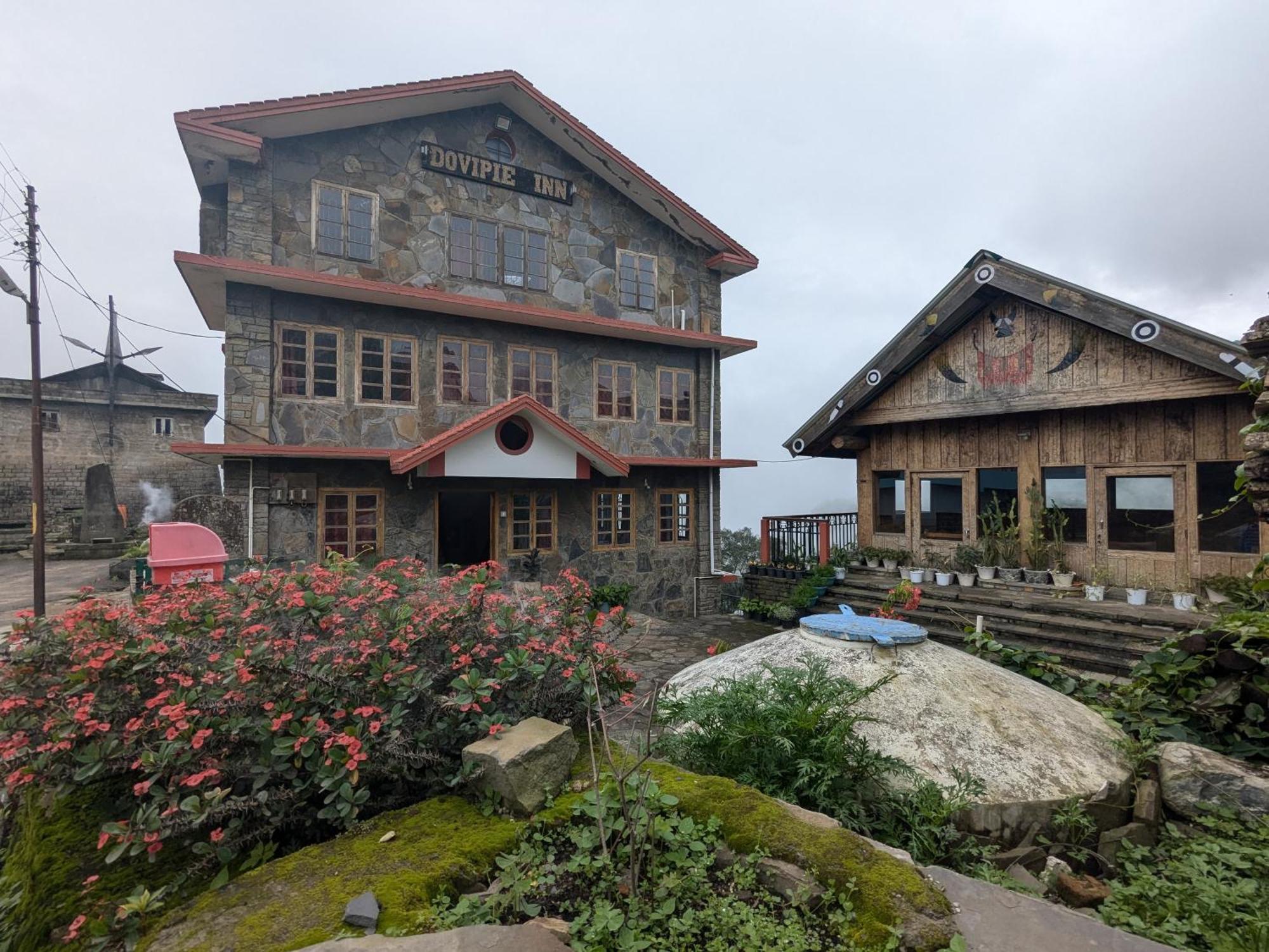 Dovipie Inn Kohima Zewnętrze zdjęcie